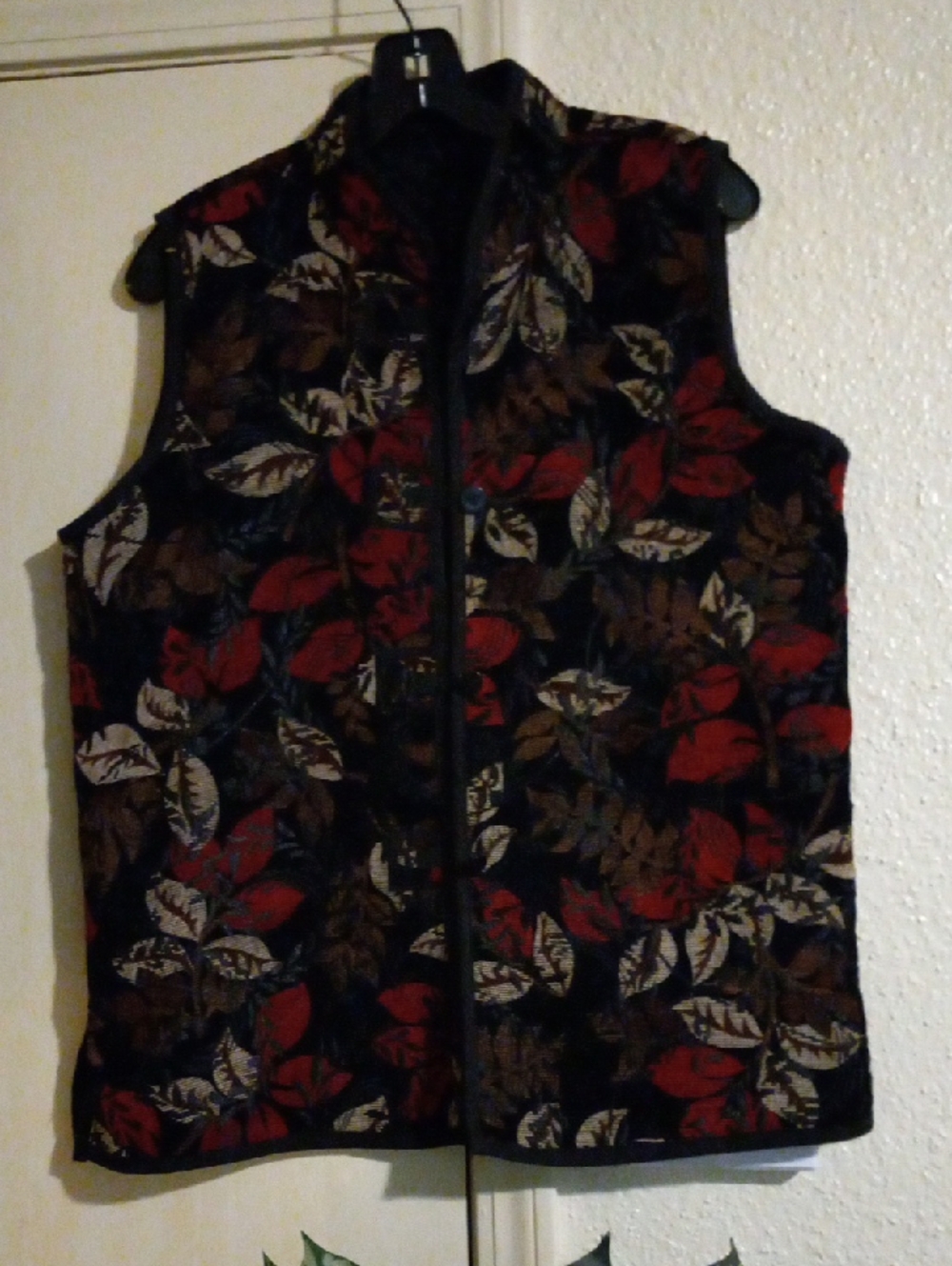 Reversable Vest  Floral Pattern / Black Pattern Design size   L - Picture 3 of 3